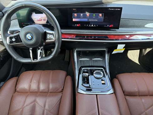 Used 2024 BMW i7 eDrive50 w/ M Sport Package RWD image 3