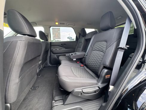 Used 2024 Nissan Pathfinder SV image 23