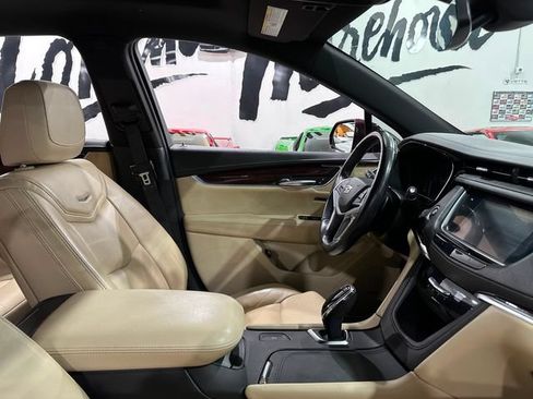 Used 2018 Cadillac XT5 Luxury w/ Driver Awareness Package FWD image 22