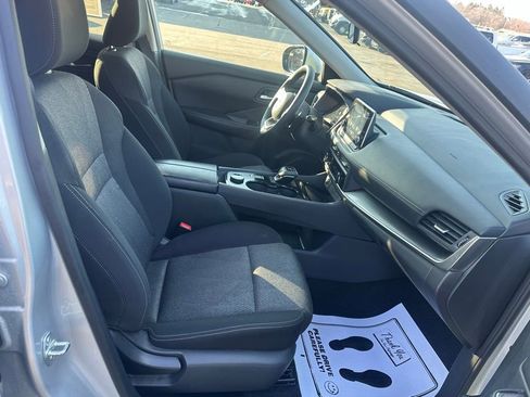 Used 2024 Nissan Rogue SV image 18