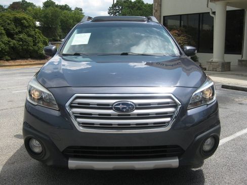 Used 2017 Subaru Outback 2.5i Limited AWD/4WD image 3