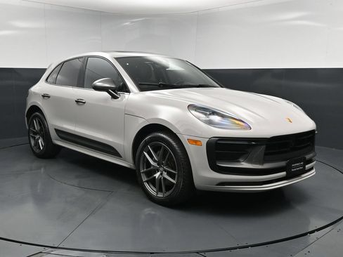 Certified 2025 Porsche Macan Turbo AWD/4WD image 13