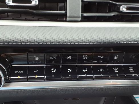 New 2026 Chevrolet Equinox LT w/ Convenience Package II image 11