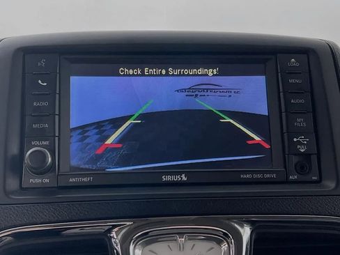 Used 2014 Chrysler Town & Country Touring image 14