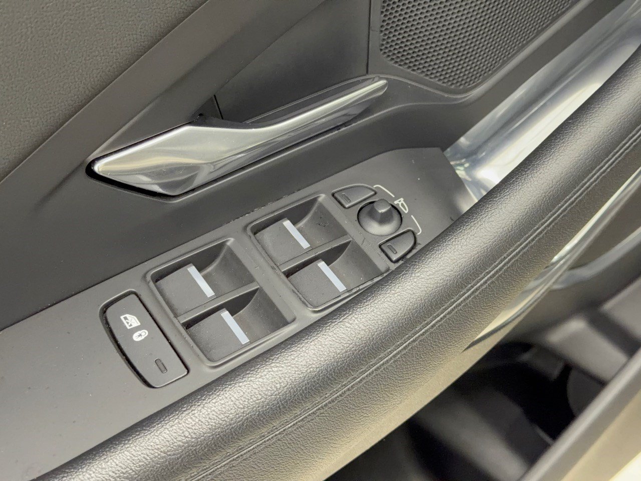 Used 2020 Jaguar E-PACE SE AWD/4WD image 15