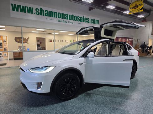 Used 2018 Tesla Model X 75D AWD/4WD image 2