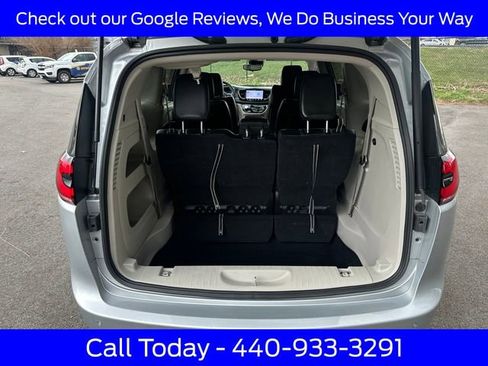 Used 2023 Chrysler Pacifica Touring-L FWD image 24