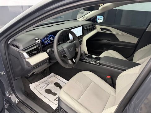 Used 2025 Toyota Camry XLE AWD/4WD image 58
