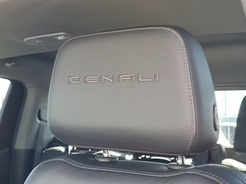 Used 2020 GMC Sierra 1500 Denali w/ Denali Ultimate Package AWD/4WD image 10
