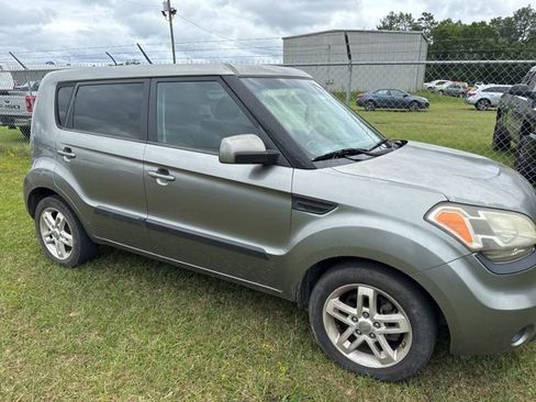 Used 2011 Kia Soul + w/ Audio Pkg FWD image 15