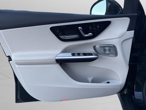 Certified 2025 Mercedes-Benz GLC 300 image 18