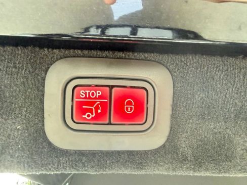 Used 2021 Aston Martin DBX AWD/4WD image 40
