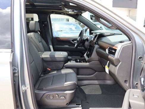 New 2026 GMC Yukon XL Denali w/ Denali Reserve Package AWD/4WD image 38