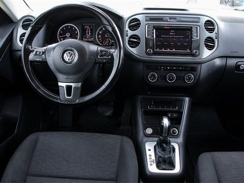 Used 2018 Volkswagen Tiguan Limited image 31