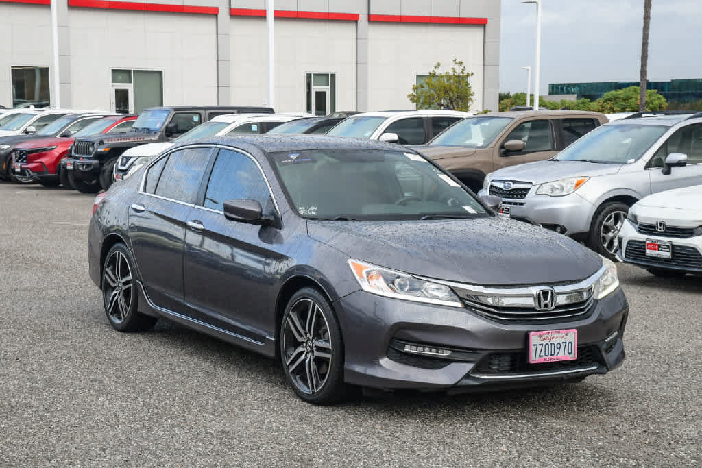 Used 2017 Honda Accord Sport image 3