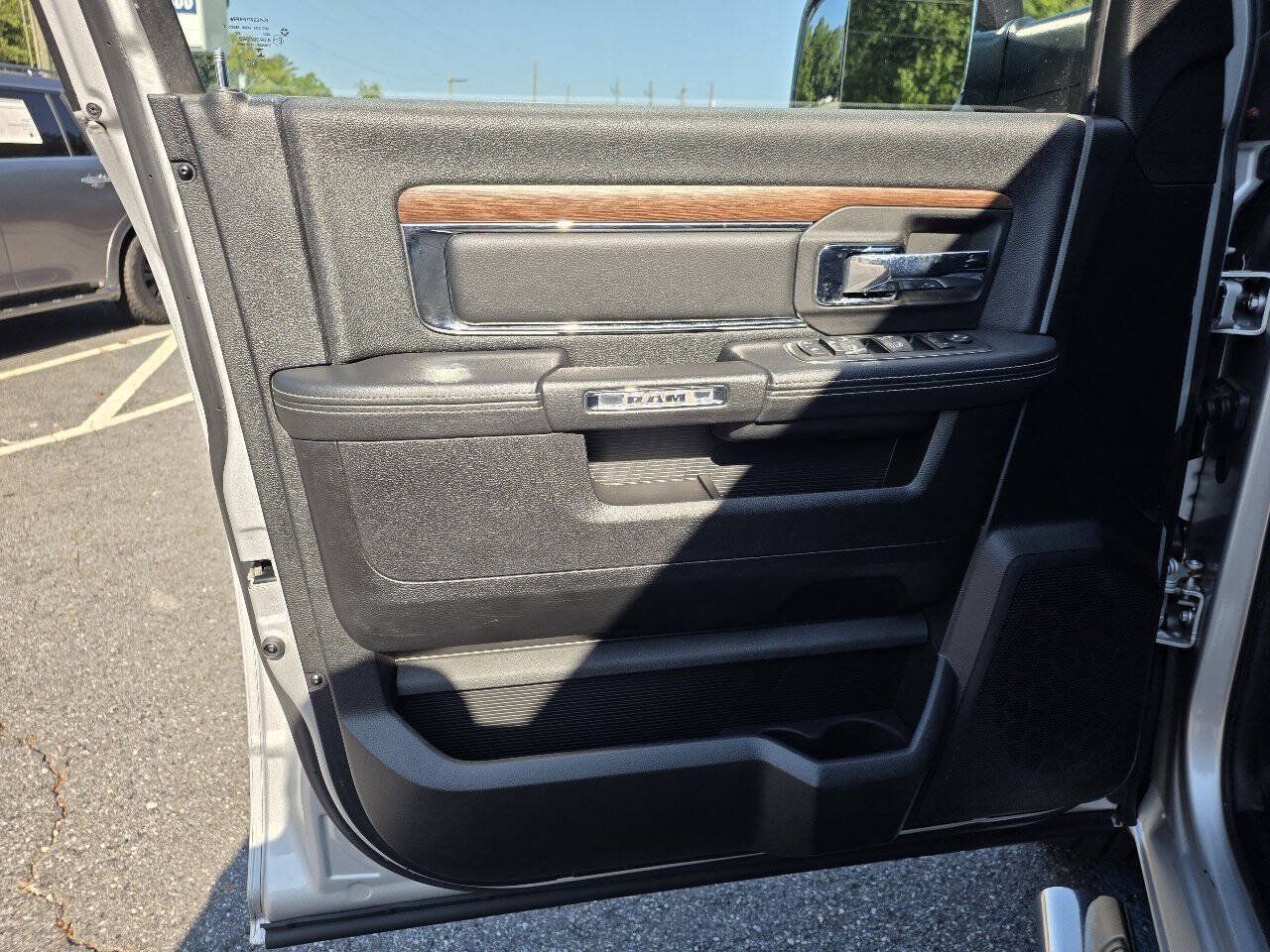 Used 2014 RAM 1500 Laramie w/ Convenience Group RWD image 15