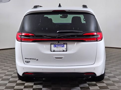 New 2026 Chrysler Pacifica Select FWD image 4