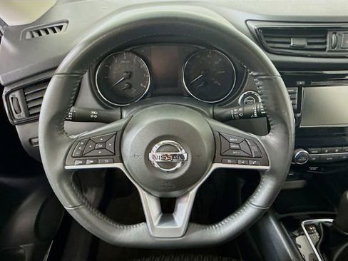 Certified 2018 Nissan Rogue SV image 12