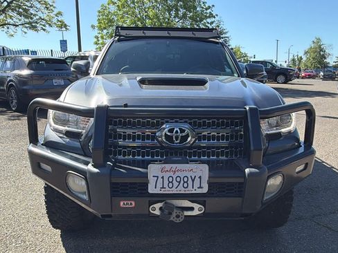 Used 2016 Toyota Tacoma TRD Sport AWD/4WD image 2