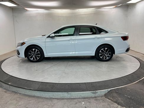 Used 2024 Volkswagen Jetta S image 2