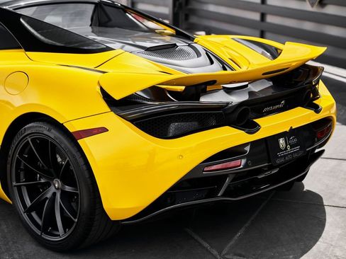Used 2021 McLaren 720S Luxury RWD image 12