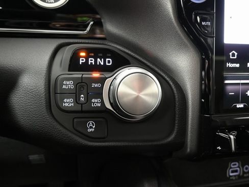 Used 2025 RAM 1500 Laramie image 32