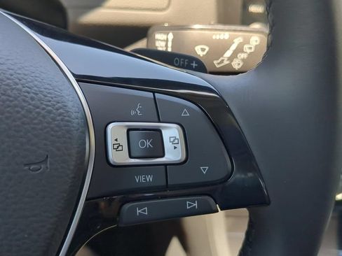 Used 2019 Volkswagen Golf SE FWD image 18