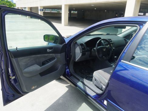 Used 2004 Honda Accord LX image 27