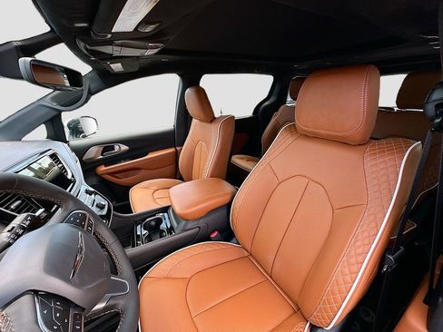 New 2026 Chrysler Pacifica Pinnacle w/ Trailer Tow Group image 30