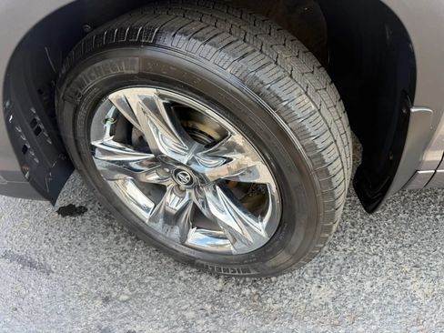 Used 2018 Toyota Highlander Limited Platinum AWD/4WD image 62