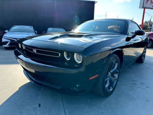 Used 2017 Dodge Challenger SXT image 3