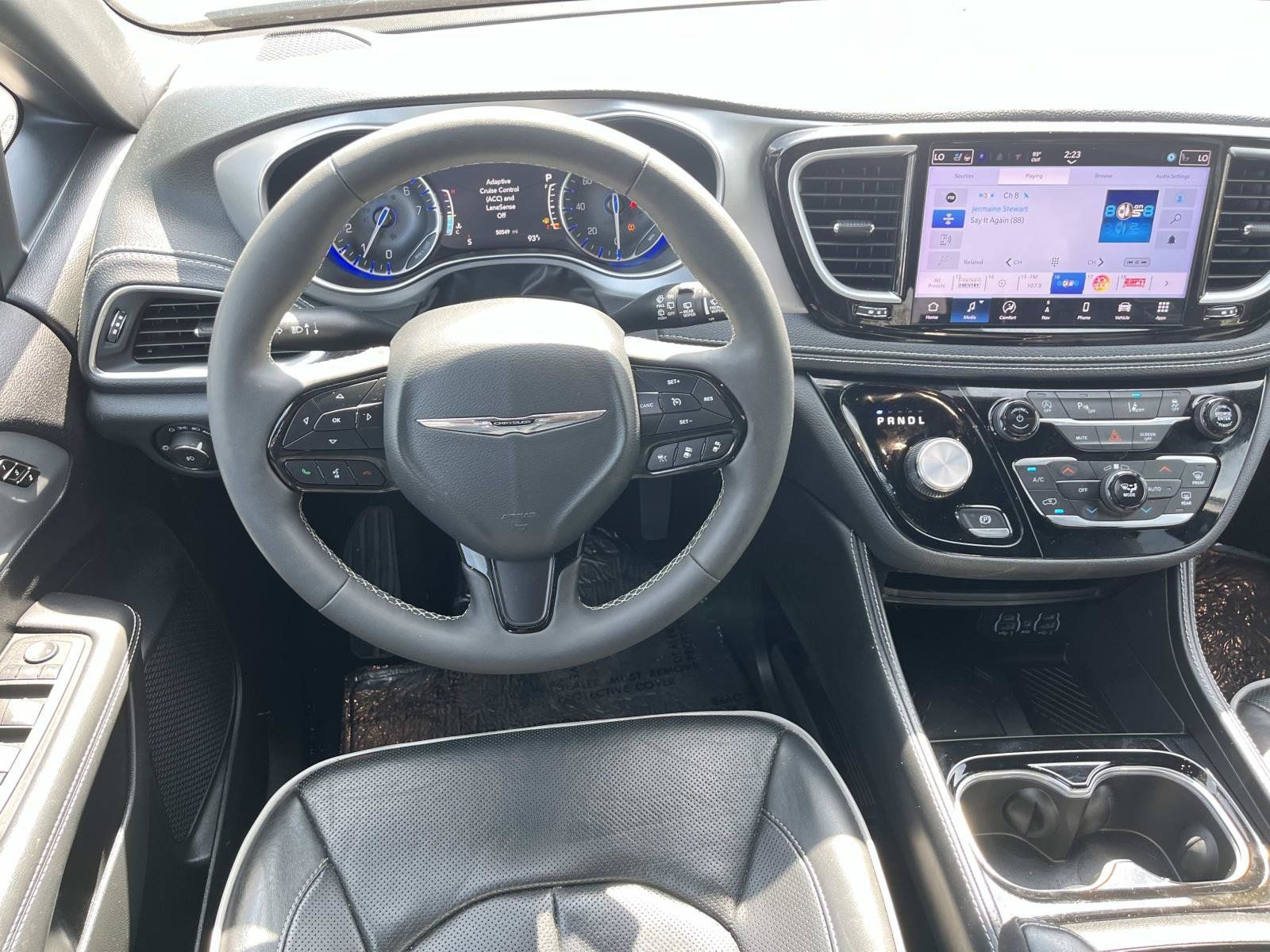 Used 2025 Chrysler Pacifica Limited FWD image 13