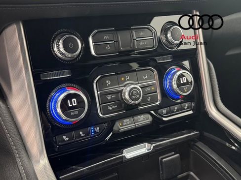 Used 2024 GMC Yukon Denali w/ Advanced Technology Package AWD/4WD image 17