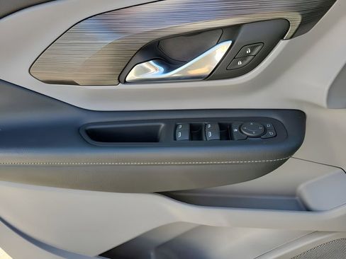 Used 2024 GMC Terrain SLE image 15