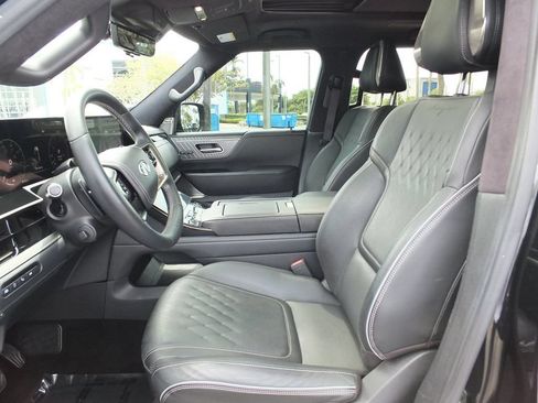 Used 2025 INFINITI QX80 Autograph w/ Autograph Exterior Package AWD/4WD image 21