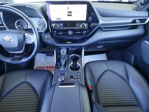 Used 2023 Toyota Highlander XSE AWD/4WD image 19