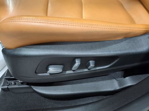 Used 2020 Cadillac XT5 Premium Luxury w/ LPO, Floor Liner Package AWD/4WD image 19