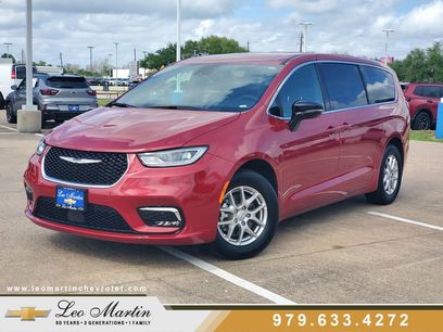 Used 2026 Chrysler Pacifica Select