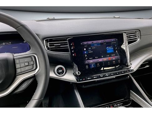 Certified 2024 Jeep Wagoneer L Series III w/ Flexible Seating Group AWD/4WD image 9