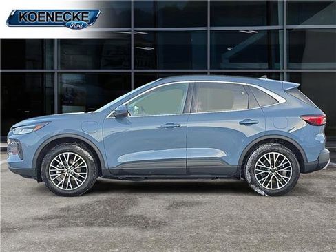 Used 2025 Ford Escape SE image 2