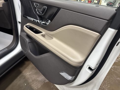 Used 2021 Lincoln Corsair AWD image 41
