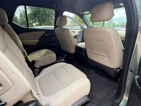 Used 2022 Chevrolet Traverse LT FWD image 11