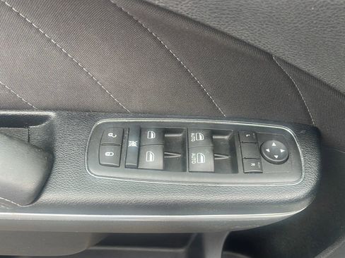 Used 2015 Dodge Charger SXT RWD image 9