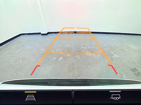 Used 2023 Chevrolet Suburban Premier image 32