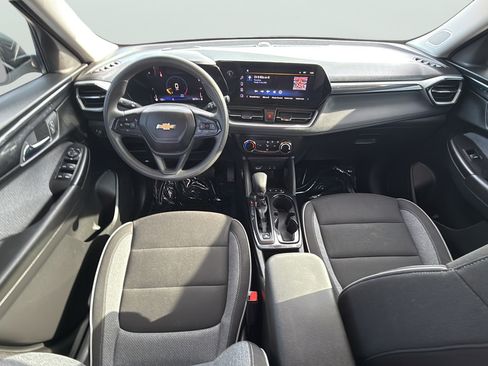Used 2025 Chevrolet TrailBlazer LS w/ LS Convenience Package FWD image 14