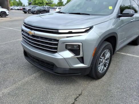 Certified 2024 Chevrolet Traverse LT FWD image 9