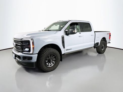 Used 2025 Ford F350 Platinum AWD/4WD image 4