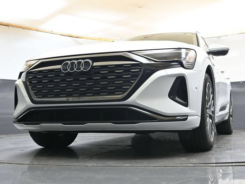 Used 2024 Audi Q8 e-tron Prestige AWD/4WD image 29