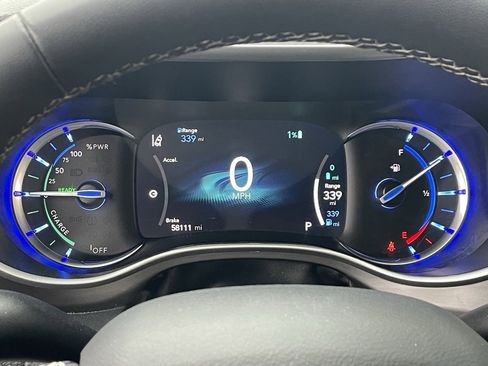 Used 2024 Chrysler Pacifica Select image 8