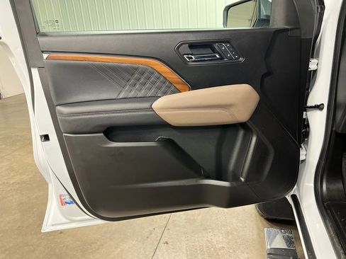 Certified 2025 GMC Canyon Denali image 14